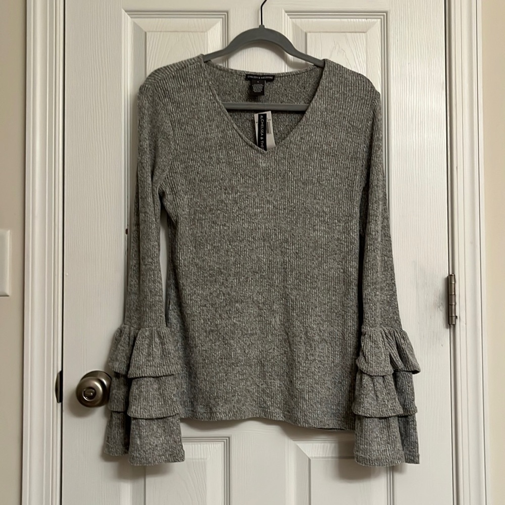 Chelsea & Theodore Light Gray Heather Ruffled Ribbed Top Rayon-blend Small